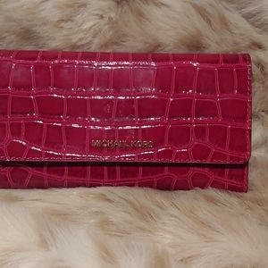 🚫SOLD🚫 🆕Michael Kors Tri-Fold Wallet